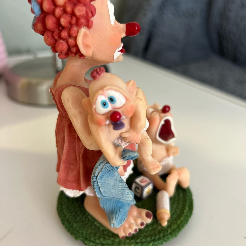 Slapstix Clown Figurine with Babies - Picture 12 of 12